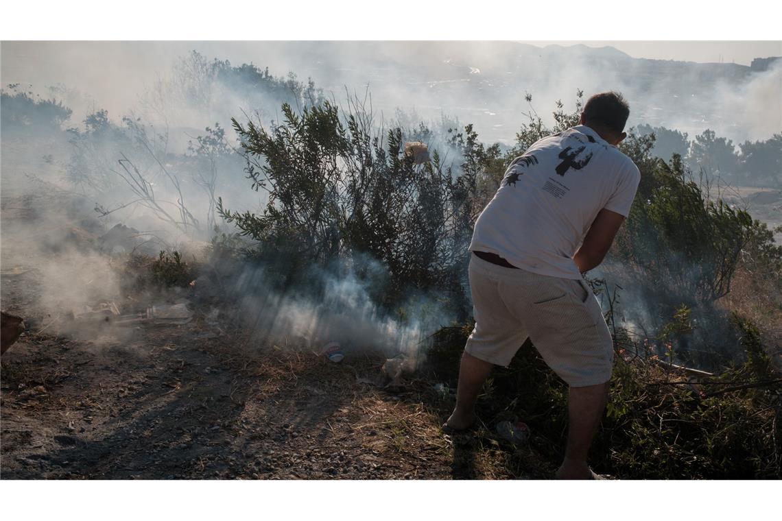 Einsatzkräfte bekämpfen Großbrände in Izmir und Hatay Die Brandursache sei noch unklar.