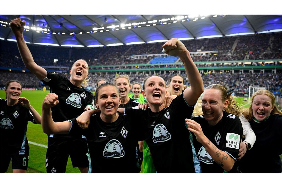 Bilder des Tages Die Bremer Spielerinnen jubeln über das Finale im DFB-Pokal.