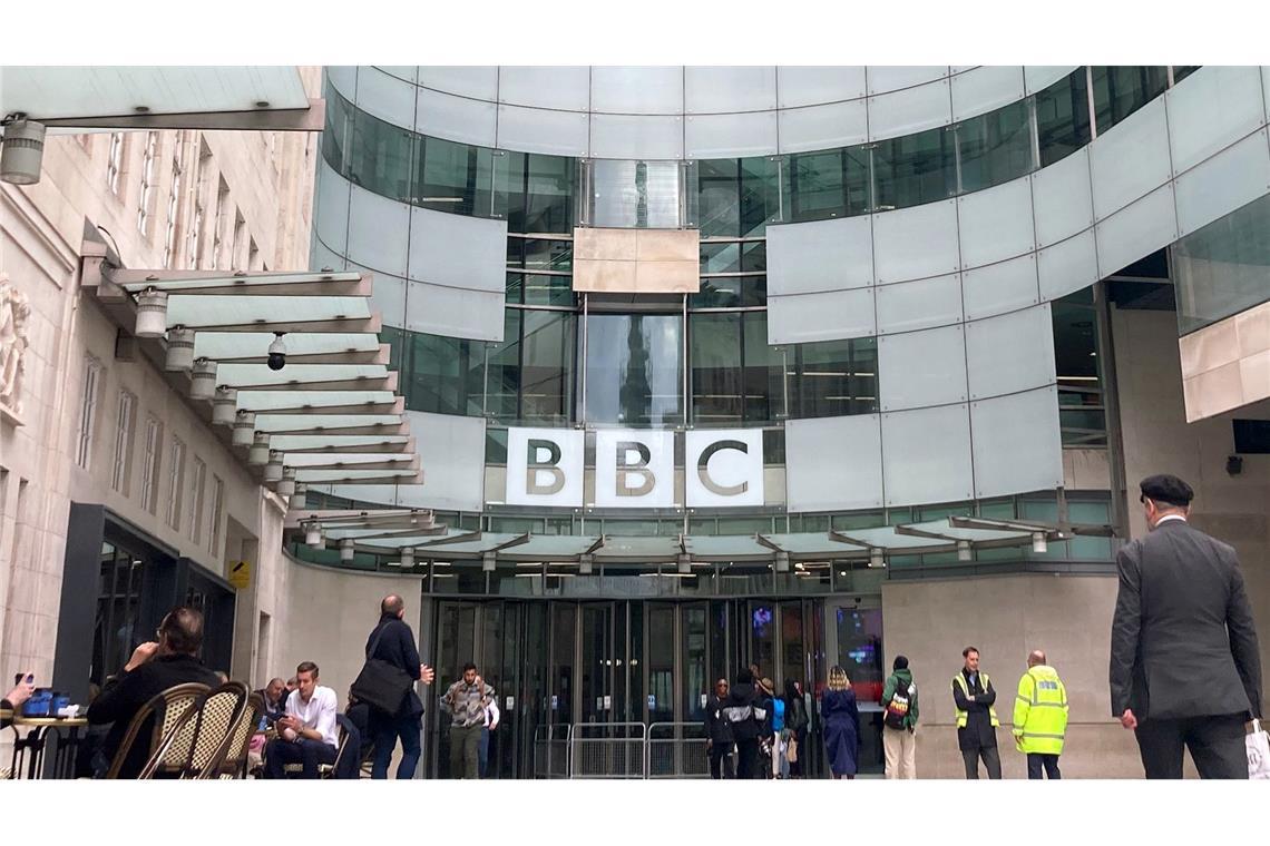 Die britische Rundfunkanstalt BBC sieht sich einer möglichen Klage von US-Präsident Trump ausgesetzt. (Archivbild)
