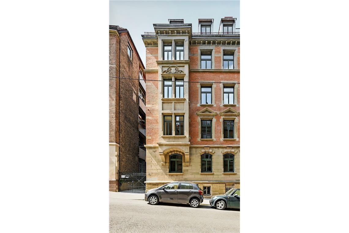 5 der besten umgebauten Villen und Wohnungen in Stuttgart Die Brüder Martin und Thomas Hampel übernahmen das Gründerzeit-Mehrfamilienhaus im Stuttgarter Heusteigviertel von ihrer Großmutter und sanierten das Gebäude von außen und auch die Wohnungen. Das . . .