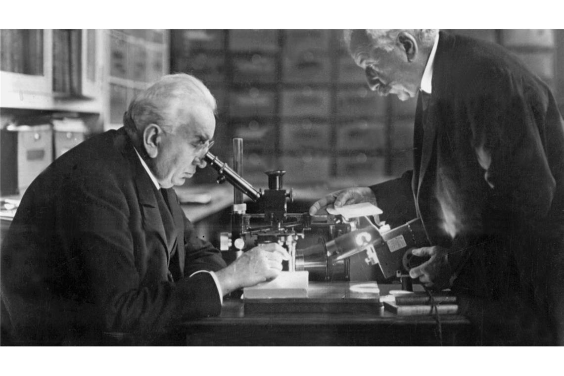 Die Brüder Auguste (rechts) und Louis Lumière gelten als Erfinder des Kinos. (Archivbild)