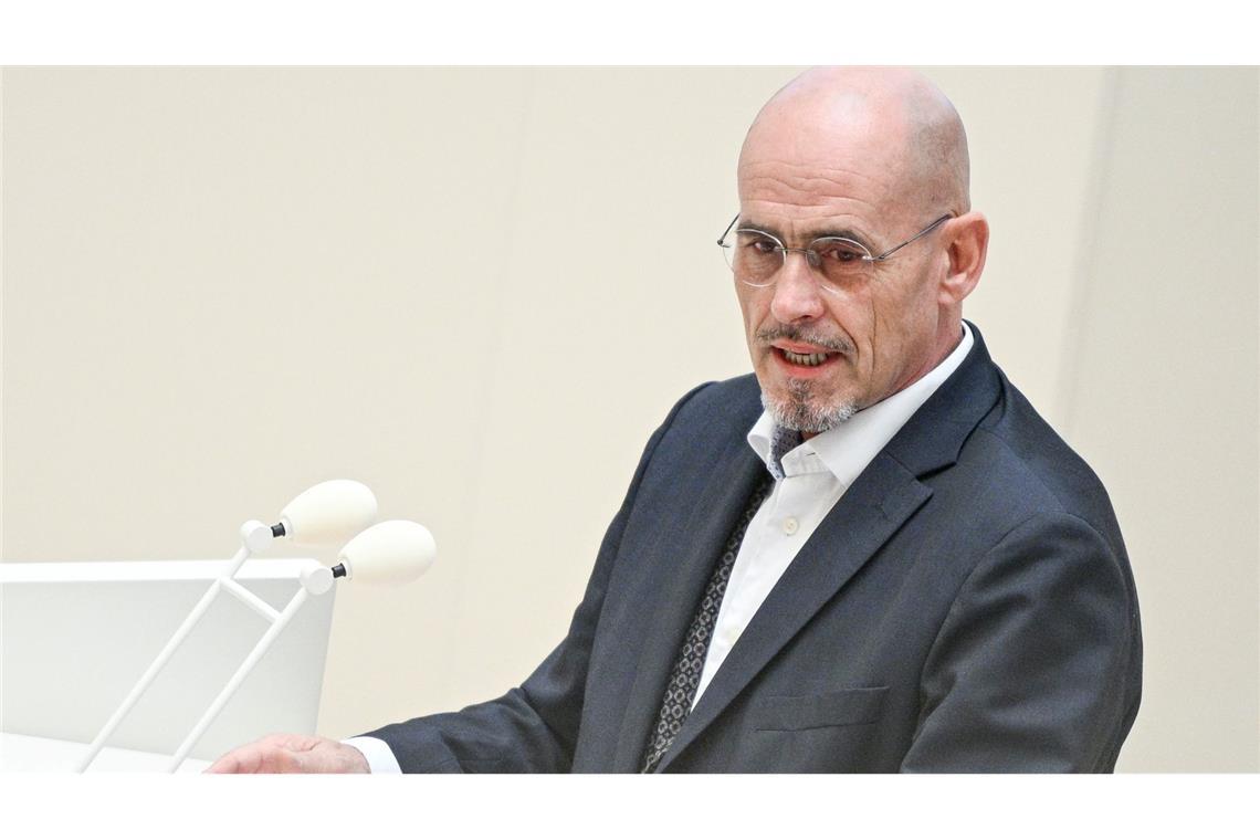 Die BSW-Fraktion von Niels-Olaf Lüders stimmt wie die AfD im Brandenburger Landtag für eine Neuwahl.