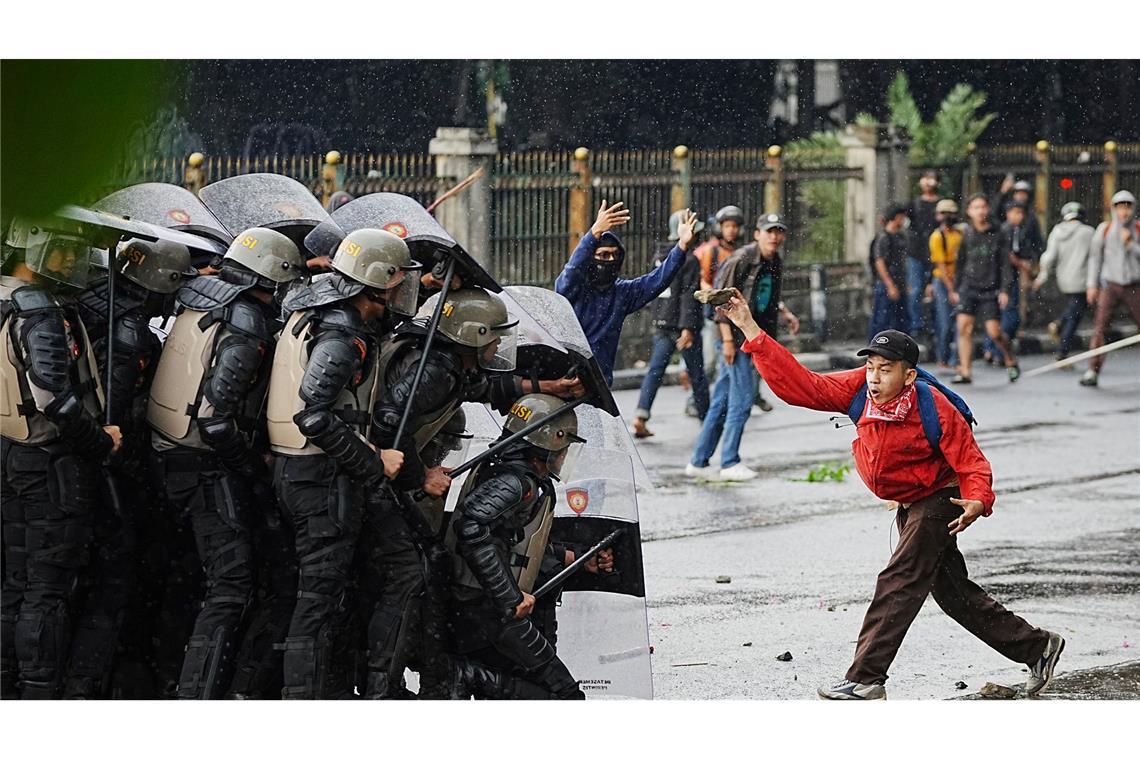 Indonesien: Massenproteste gegen Luxus-Zulagen für Politiker Die Bürger sind wütend über das Luxusleben der Politiker.