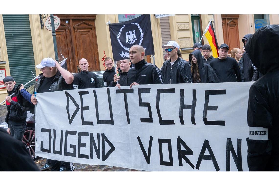 Die Bundesanwaltschaft hat im Mai Räume von mutmaßlichen Mitgliedern der Gruppen "Jung und Stark" und "Deutsche Jugend Voran" in zwölf Bundesländern durchsuchen lassen. Ihnen wird Bildung oder Mitgliedschaft in einer kriminellen Vereinigung vorgeworfen. (Archivfoto)