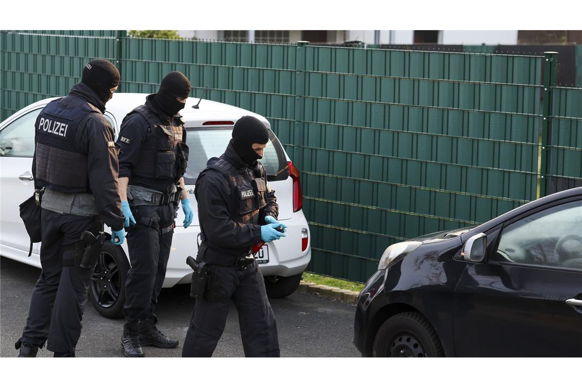 Nach Angriff auf Fußballfan-Zug: Razzia der Bundespolizei Die Bundespolizei hat Wohnungen von 31 Verdächtigen durchsucht.