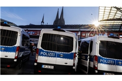 Die Bundespolizei setzte Pfefferspray und Schlagstöcke ein.