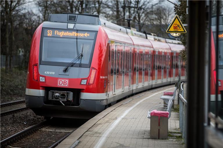 Die Bundespolizei warnt vor der Gefahr bei Aufenthalten im Gleisbereich. Symbolfoto: Alexander Becher