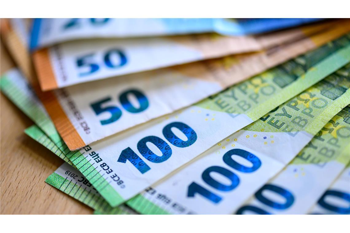 Wirtschaft bremst: Wer bekommt die 1.000-Euro-Prämie?