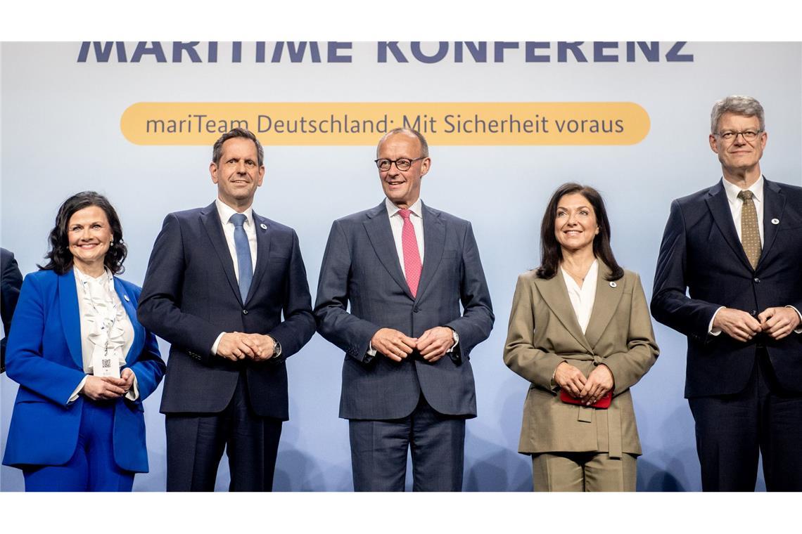 Die Bundesregierung will die maritime Wirtschaft mit einem 15-Punkte-Aktionsplan stärken.