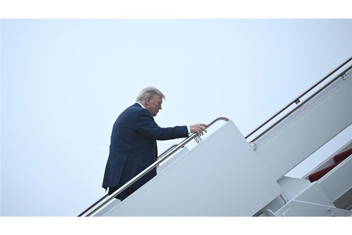 Bundesregierung: Verständnis für Trumps G7-Abreise Die Bundesregierung zeigt Verständnis für Trumps frühzeitige Abreise vom G7-Gipfel.