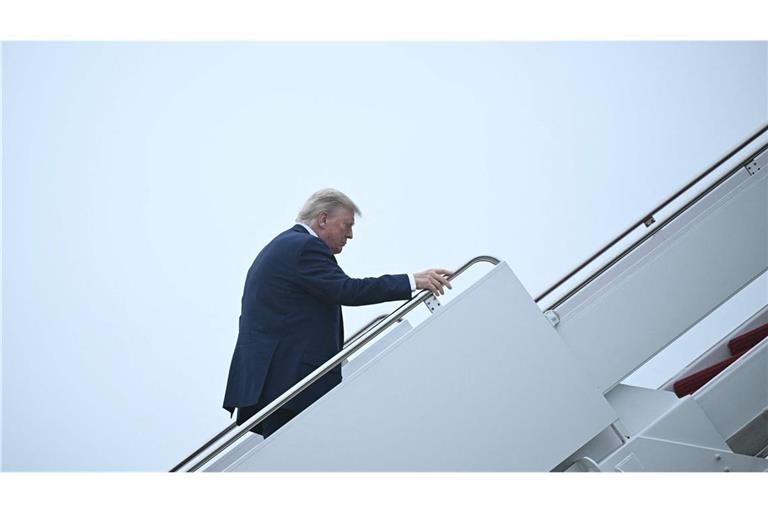 Die Bundesregierung zeigt Verständnis für Trumps frühzeitige Abreise vom G7-Gipfel.