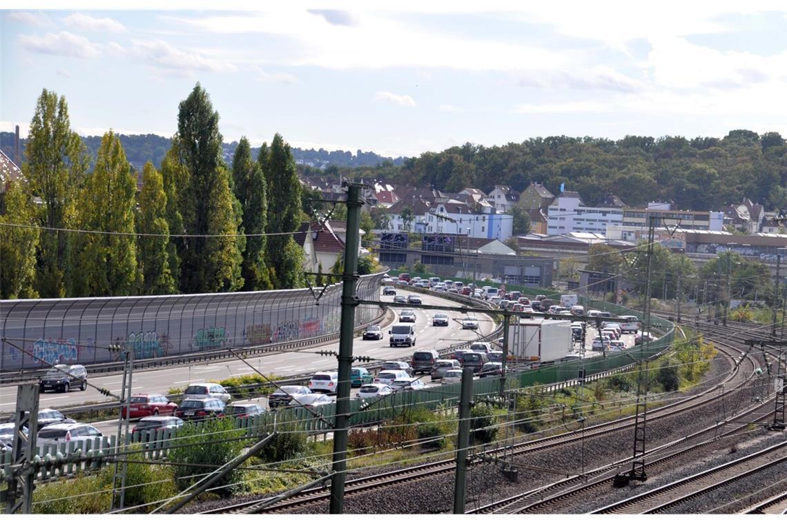 Die Bundesstraße durch Zuffenhausen wird als Ausweichroute für den gesperrten Engelbergtunnel genutzt.