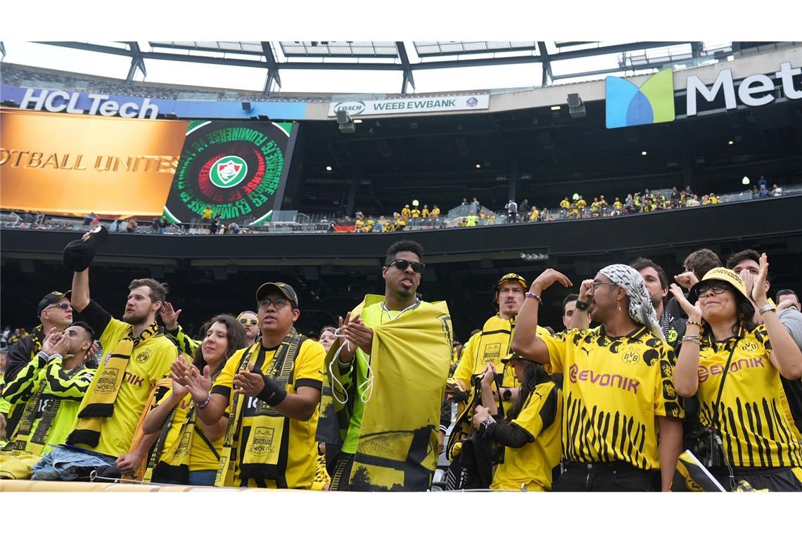 Das Big Business von Bayern und BVB im Trump-Land Die BVB-Fangruppe ist bei der WM amerikanisch geprägt.