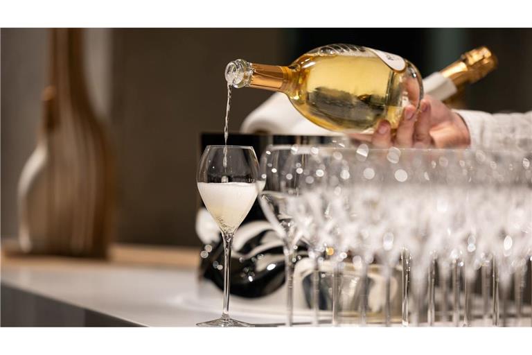Die Champagner-Korken knallen seltener in Deutschland. (Symbolbild)