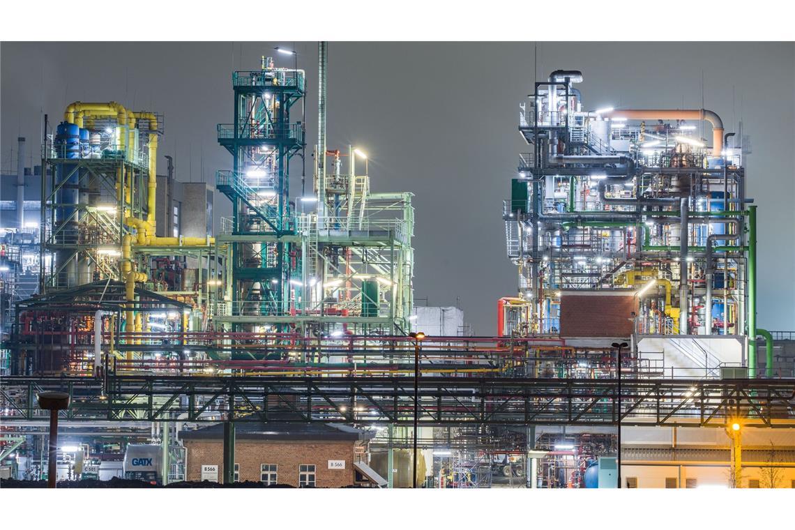 Die Chemie-Industrie verbraucht besonders viel Energie. (Archivbild)