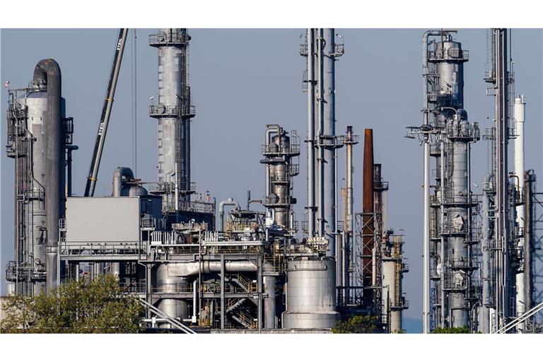 Die Chemiebranche kämpft gegen hohe Energiepreise und Wirtschaftsflaute - die Tarifverhandlungen stocken (Archivbild)