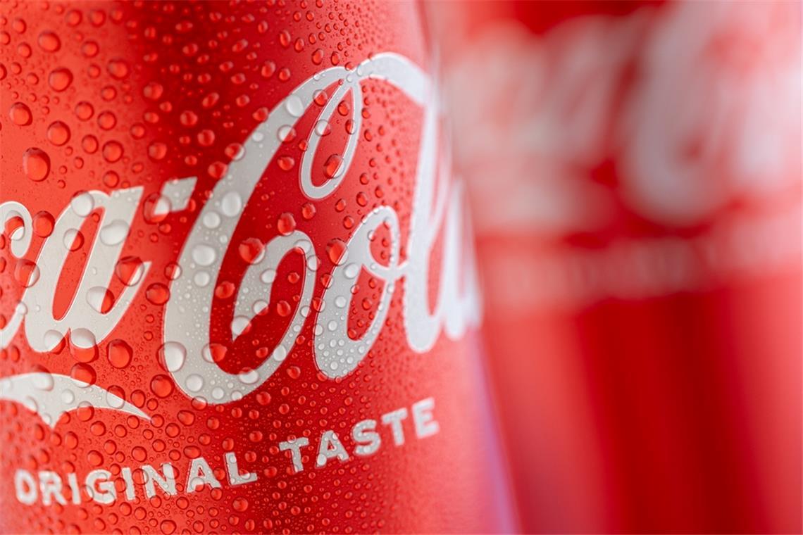 Die Coca-Cola-Aktie fällt um 4 %, nachdem gemischte Quartalszahlen und ein gedämpfter Ausblick für 2026 veröffentlicht wurden. Was steckt hinter dem Kursrückgang?