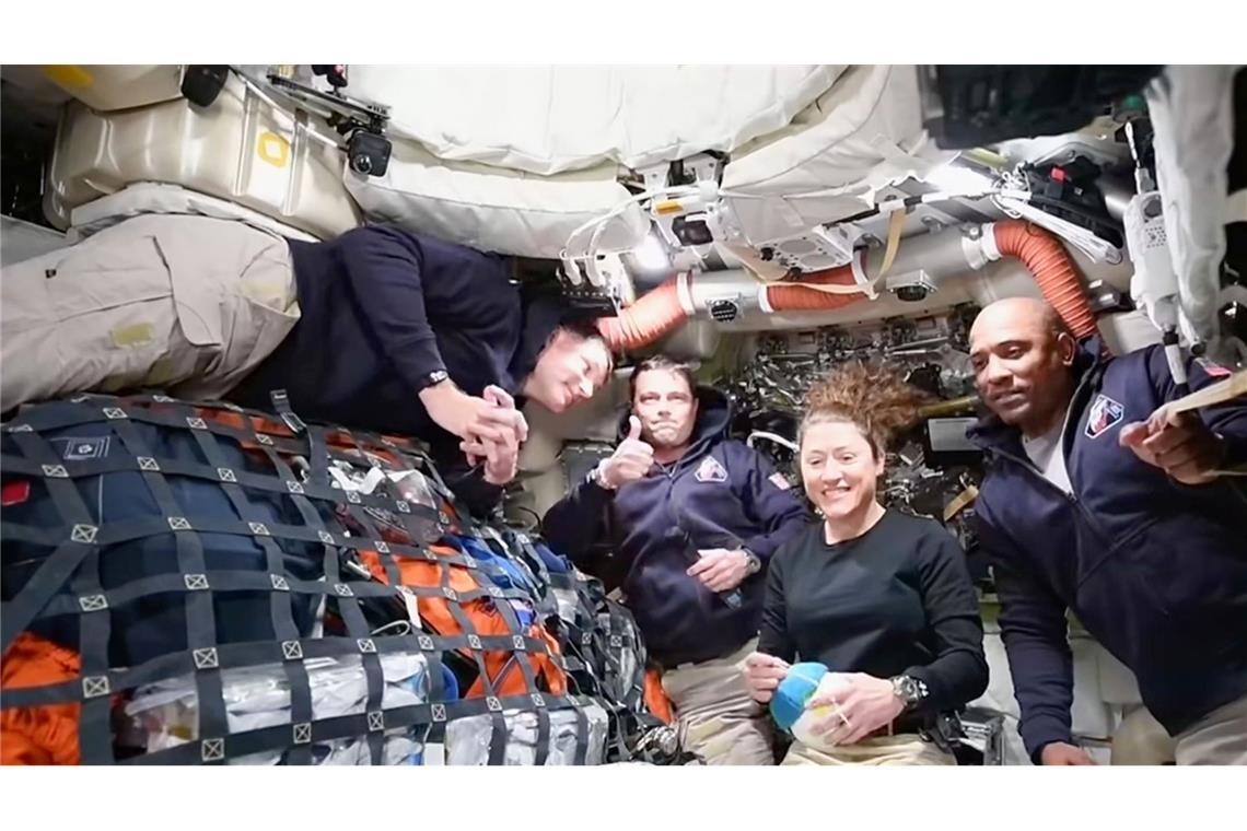 Die Crew der Artemis 2 ist wieder wohlbehalten auf der Erde gelandet.