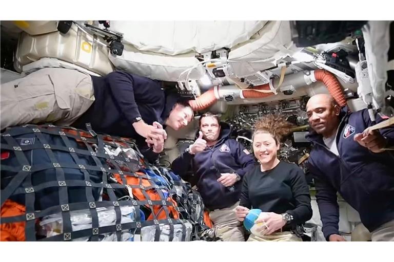 Die Crew der Artemis 2 ist wieder wohlbehalten auf der Erde gelandet.