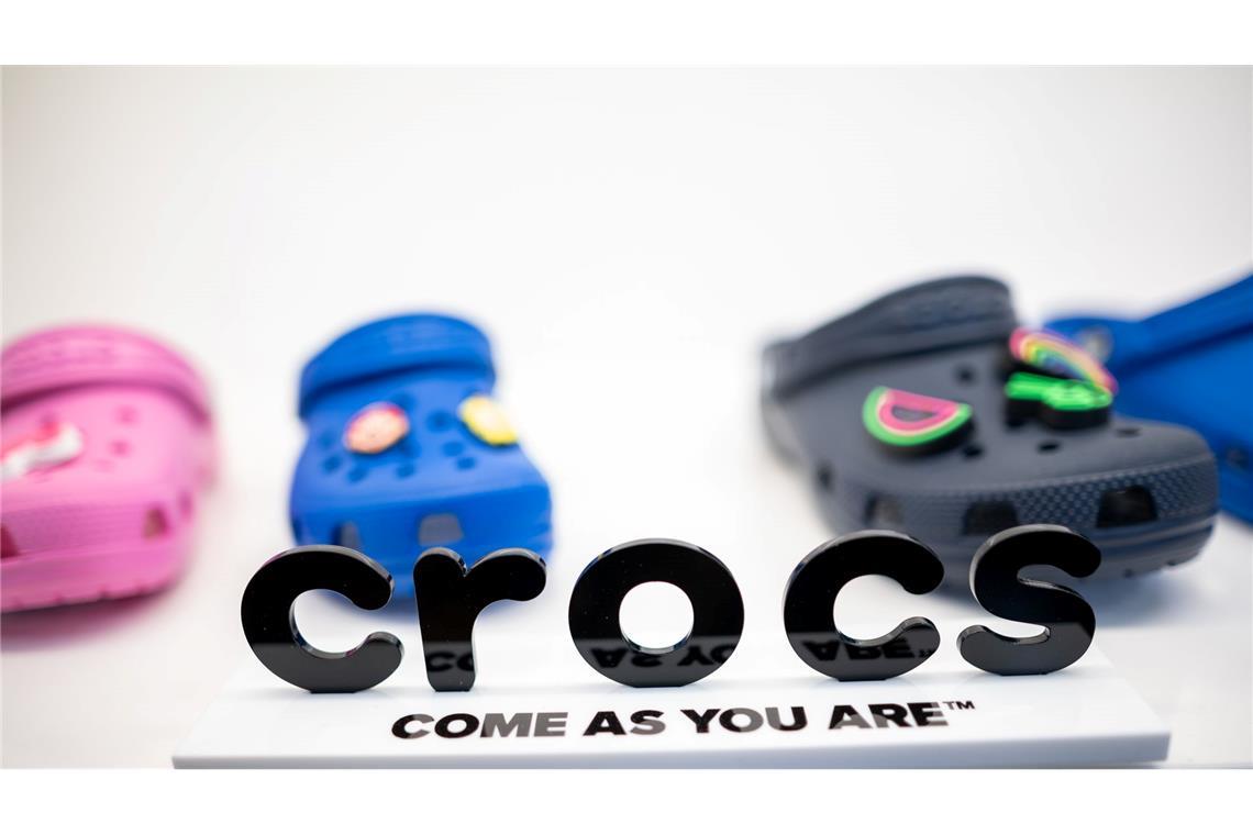 Die Crocs-Macher verschreckten die Anleger mit der Aussicht auf einen Umsatzrückgang. (Archivbild)