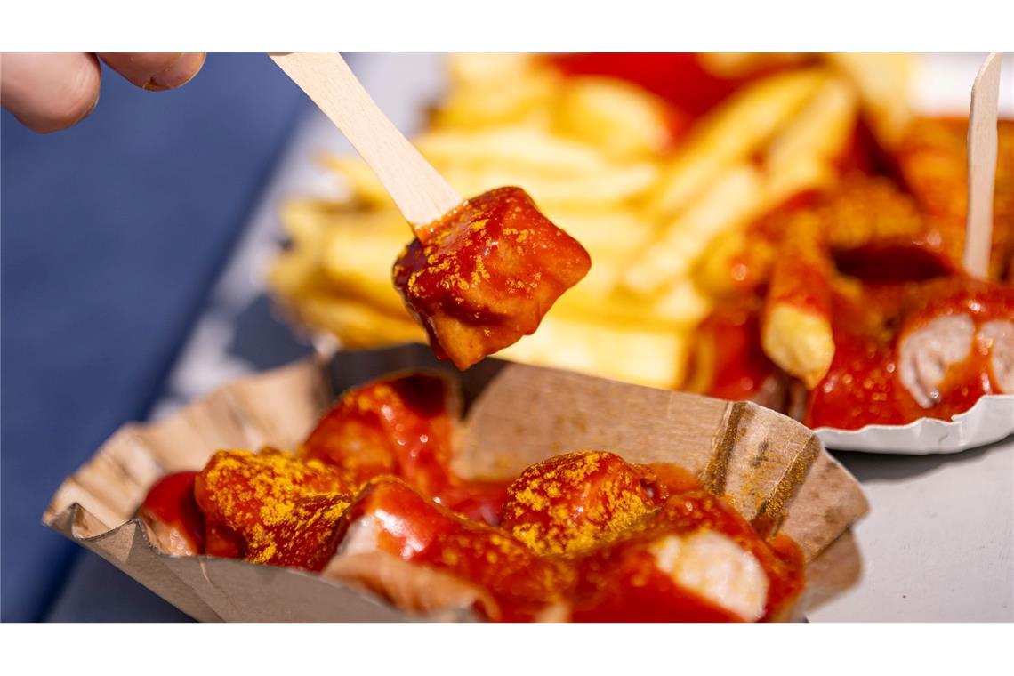 Kantinen-Ranking: Spaghetti vorn, Currywurst rutscht ab Die Currywurst wird in Kantinen immer unbeliebter. (Archivbild)
