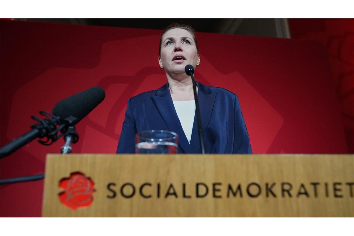 Die dänische Ministerpräsidentin Mette Frederiksen spricht nach den Parlamentswahlen im dänischen Parlament.