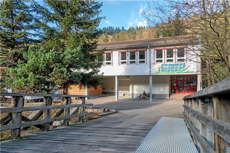 Die Daniel-Schule befindet sich auf einem Gelände, das früher von einem Sägewerk genutzt wurde. Zudem liegt es in unmittelbarer Nähe zur Murr. Insofern braucht es einen komplett neuen Bebauungsplan. Foto: Stefan Bossow