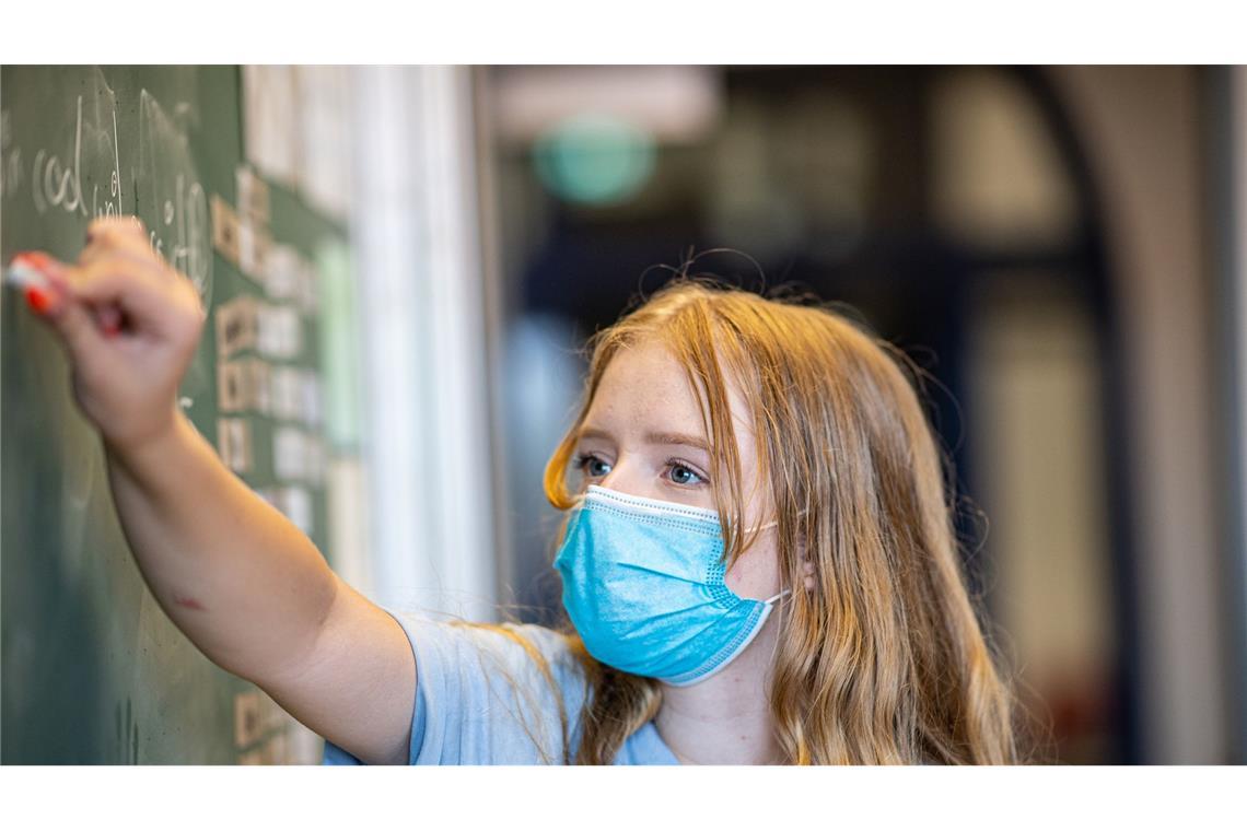 Urteil gegen Richter nach Corona-Masken-Fall rechtskräftig Die Debatte um die Maskenpflicht an Schulen ebbt auch nach Jahren nicht ab. (Archivbild)