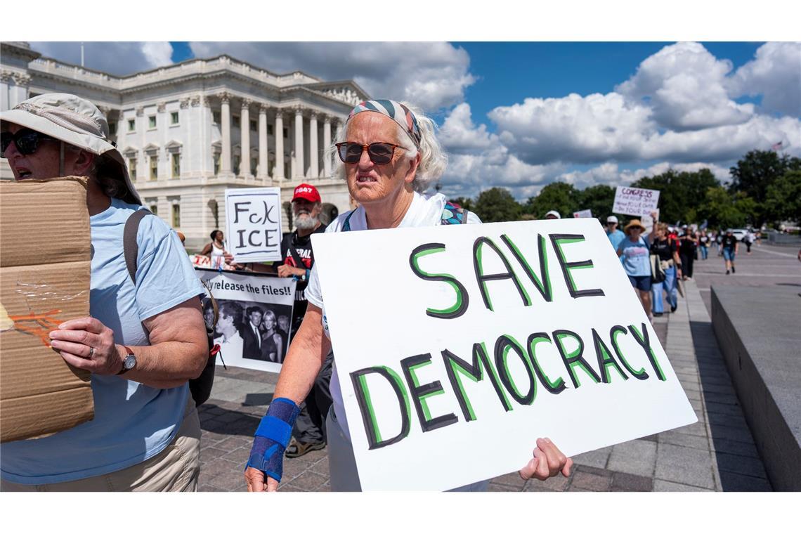 Die Demokratie ist laut einem neuen Bericht in vielen Ländern auf dem Rückzug - etwa in den USA. (Archivbild)