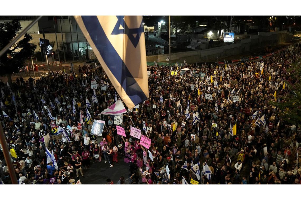 Tausende Israelis demonstrieren: "Bringt die Geiseln heim" Die Demonstranten forderten die Freilassung der verbliebenen Geiseln.