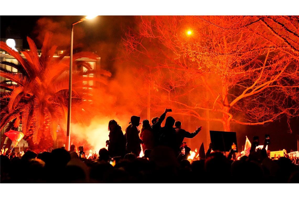 Weiter Proteste gegen Erdogan wegen Festnahme seines Rivalen Die Demonstranten werfen Erdogan vor, seinen größten Rivalen durch die Festnahme ausschalten zu wollen.