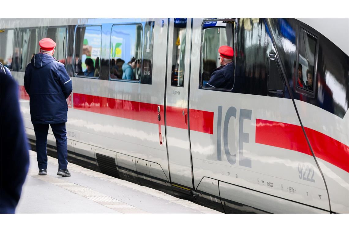Die Deutsche Bahn hat in der laufenden Tarifrunde mit der GDL ein erstes Angebot vorgelegt. (Symbolbild)
