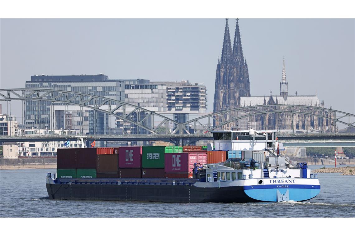 Binnenschifffahrt erholt sich leicht von historischem Tief Die deutsche Binnenschifffahrt transportiert etwas mehr Güter, bleibt aber auf niedrigem Niveau (Archivbild)