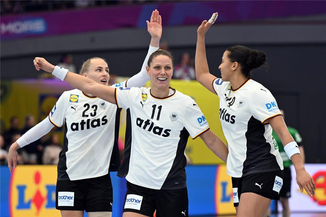 Die deutsche Handball-Nationalmannschaft der Frauen trifft heute in der Zwischenrunde der Weltmeisterschaft auf Montenegro.