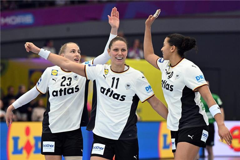 Die deutsche Handball-Nationalmannschaft der Frauen trifft heute in der Zwischenrunde der Weltmeisterschaft auf Montenegro.