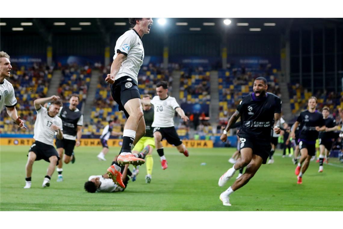 U21-Titeltraum lebt - Nach "Mörderleistung" folgt Frankreich Die deutsche U21 jubelt über den Halbfinal-Einzug.