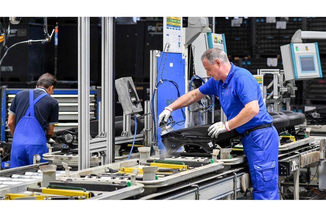 Mehr Autozulieferer verschieben Investitionen Die deutsche Zulieferindustrie ist bei Investitionen zunehmend zurückhaltend. (Archivbild)