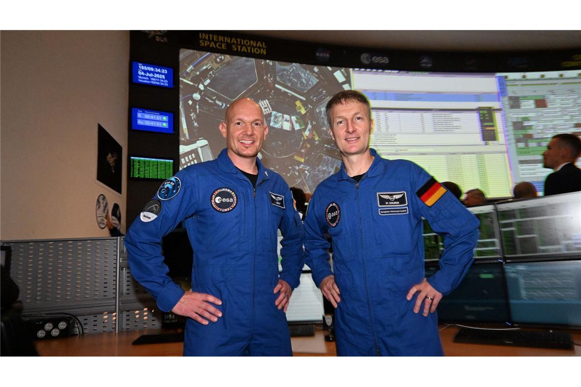 Die deutschen Astronauten Alexander Gerst (l) und Matthias Maurer waren bereits auf der ISS. (Archivbild)