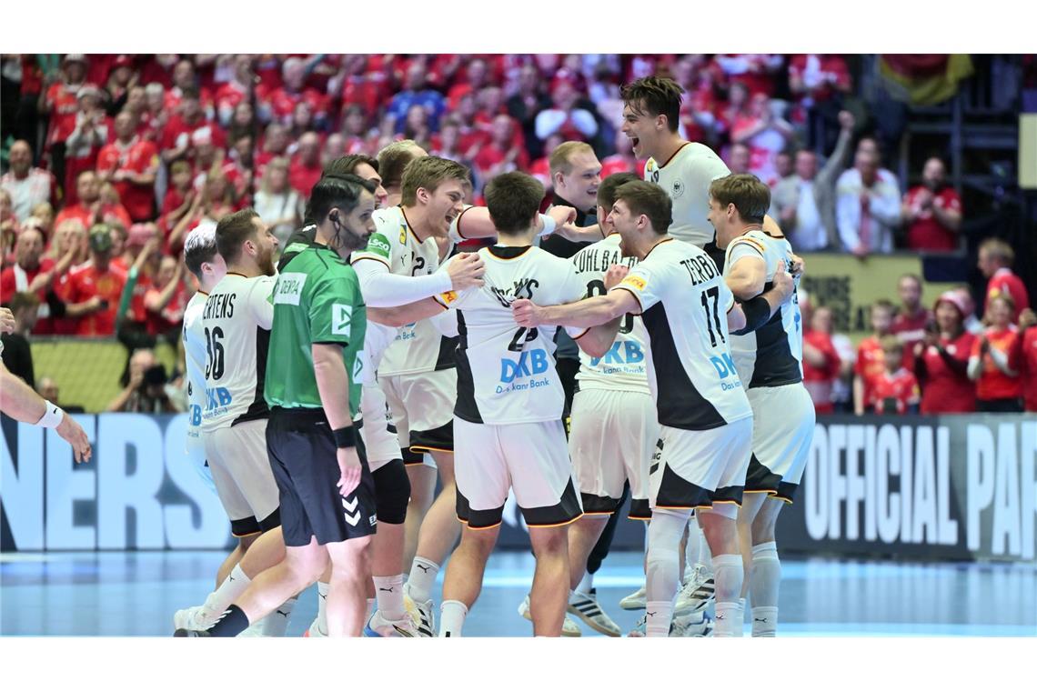 Die deutschen Handballer möchten auch im EM-Endspiel gegen Dänemark jubeln.