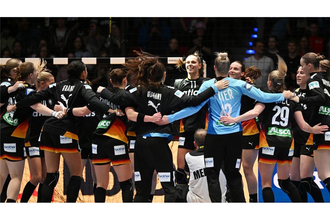 Die deutschen Handballerinnen wollen bei der Heim-WM auf Erfolgskurs bleiben.