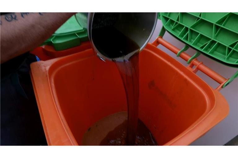 Die Diebe stahlen fässerweise Altfett. (Symbolbild)