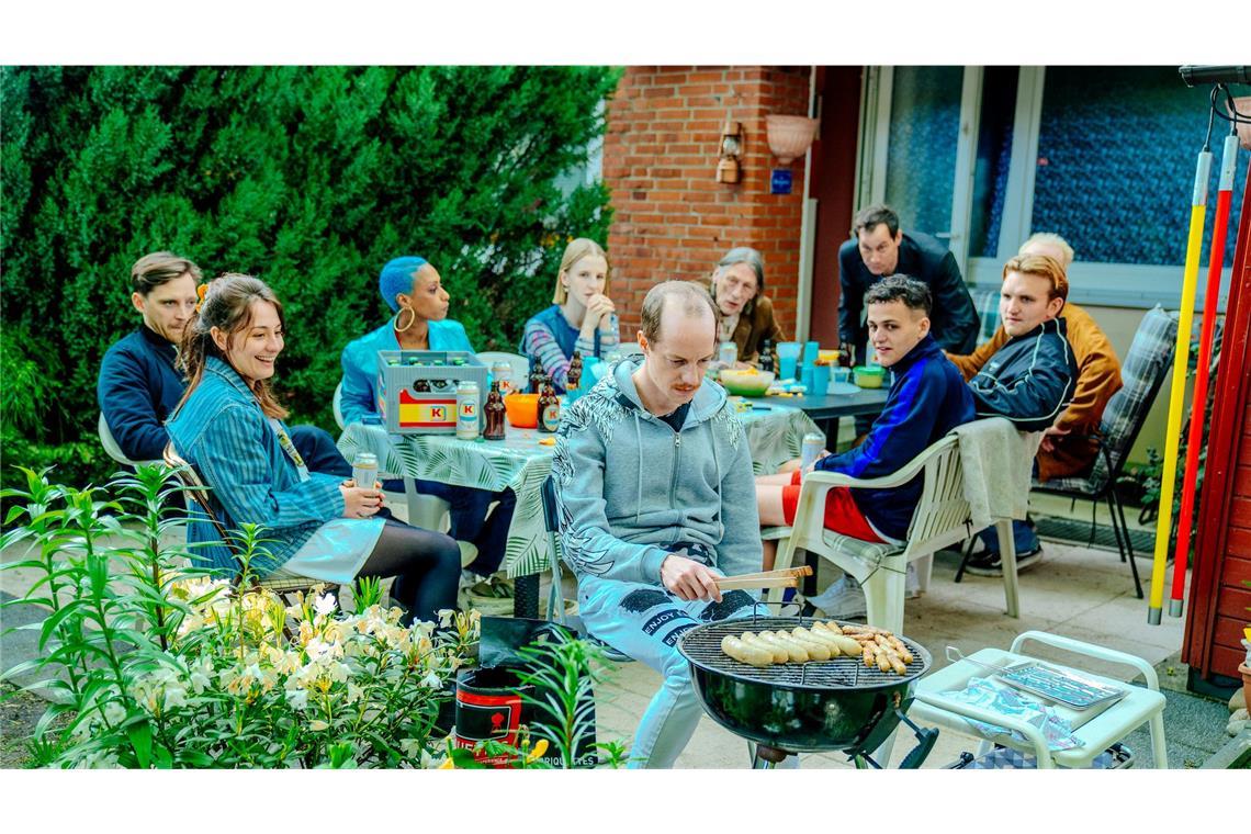 Finale "Discounter"-Staffel: Die letzte Party in Billstedt Die "Discounter" beim Grillfest.