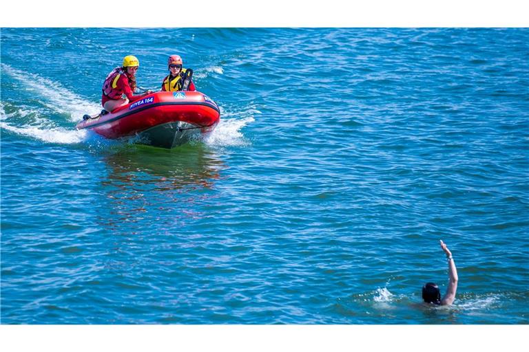 Die DLRG-Lebensretter gehen im laufenden Jahr von weniger Badetoten aus als noch 2024. (Archivbild)