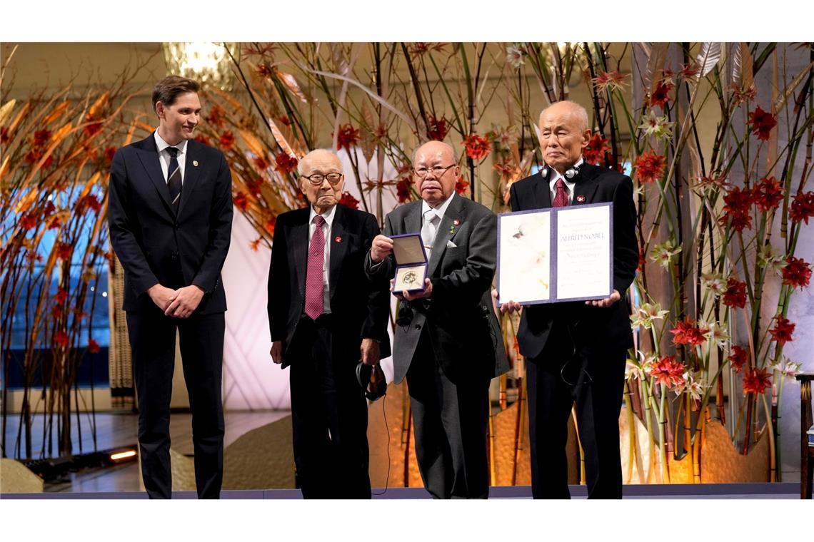 Nobelpreisträger warnt vor Bruch des Atomwaffen-Tabus Die drei Co-Vorsitzenden von Nihon Hidankyo nahmen den Friedensnobelpreis in Oslo entgegen.
