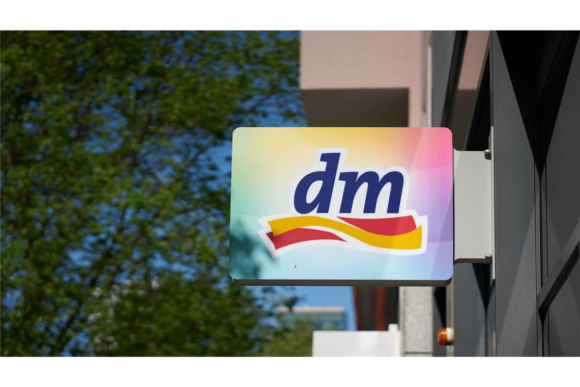 Drogeriekette ruft Handpflegeprodukt zurück Die Drogeriemarktkette dm hat einen Rückruf gestartet.