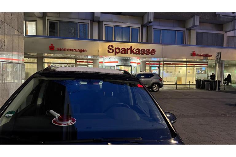 Die Durchsuchung hatte gegen 16.35 Uhr begonnen und war am Abend abgeschlossen.