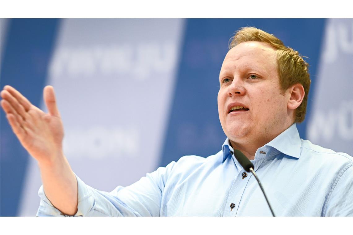 Die Ehe zwischen Tilman Kuban und seiner Frau Dominique Emerich ist am Ende. Im Zuge der Streitigkeiten soll ein Ermittlungsverfahren gegen den Abgeordneten eingeleitet worden sein.