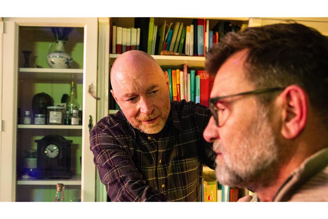 „Stille Nacht“: Was taugt der neue „Tatort“ aus Bremen? Die Eheleute Bjarne (Rainer Sellien) und Hendrik (Matthias Freihof) haben nach Jahren mal wieder ein gemeinsames Weihnachtsfest mit der Familie.