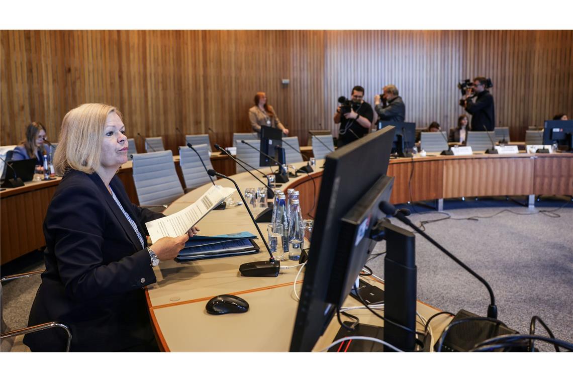 Faeser zu Solingen-Attentat: Keine Versäumnisse beim BAMF Die ehemalige Bundesinnenministerin Nancy Faeser schildert im Untersuchungsausschuss des nordrhein-westfälischen Landtags zum Terror-Anschlag von Solingen die Abläufe des Asylverfahrens von Issa Al H.