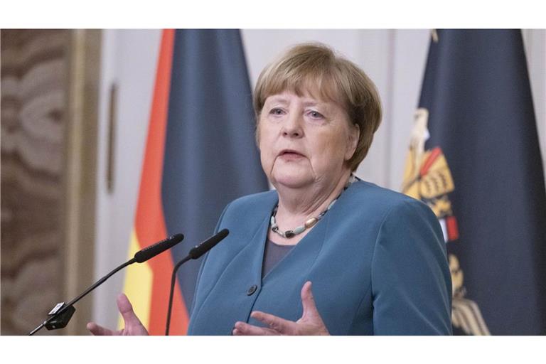 Die ehemalige Bundeskanzlerin Angela Merkel (CDU) nimmt an einer Ehrung im Neuen Schloss in Stuttgart teil.